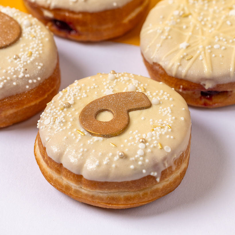 Boîte cadeau de donuts du Nouvel An (végane)