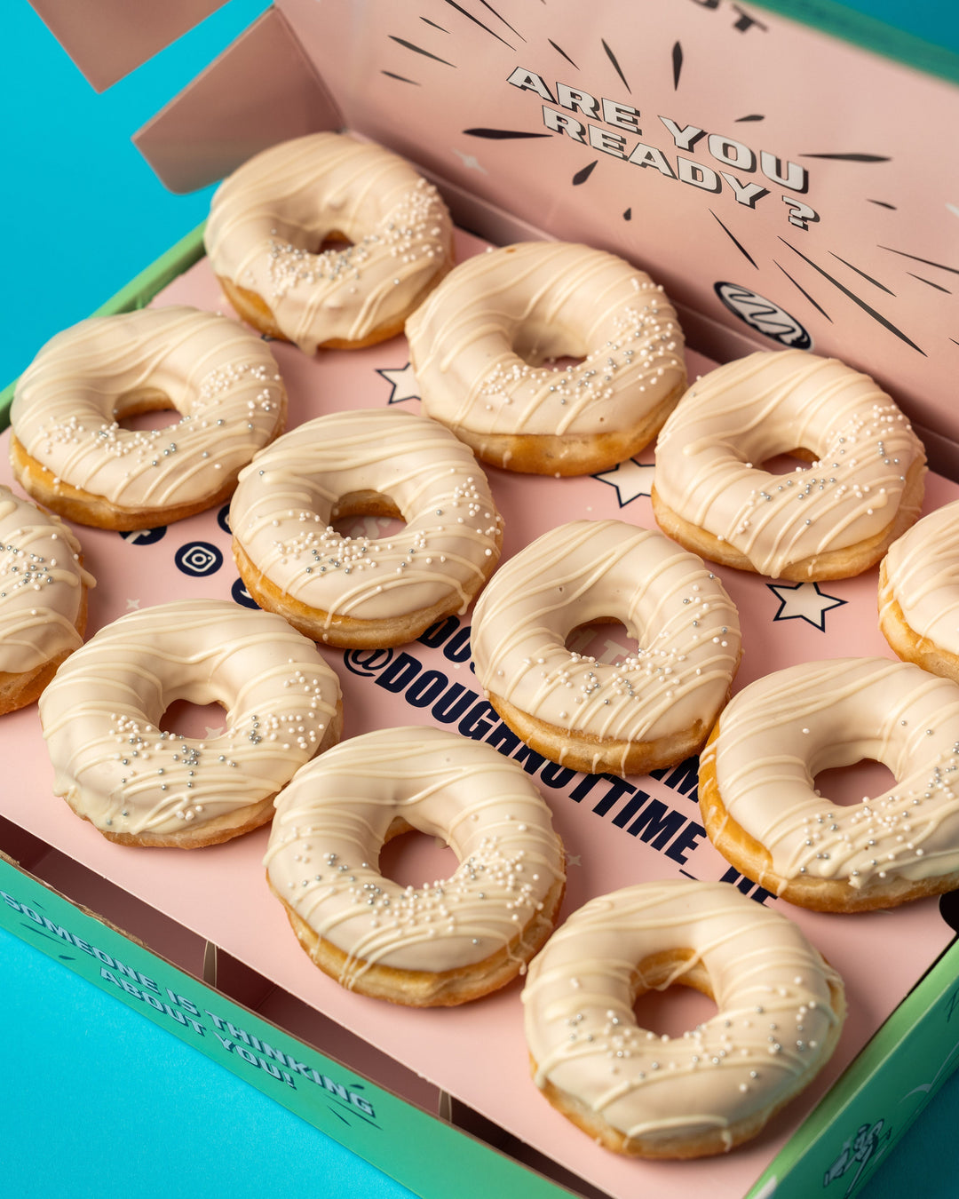 "White Wedding" vegan mini doughnut gift box