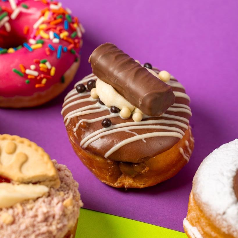 "DT Deluxe Dozen" mini doughnut gift box