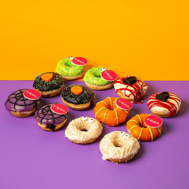 Halloween Office Box XL – 60 mini doughnuts with logo (VG)