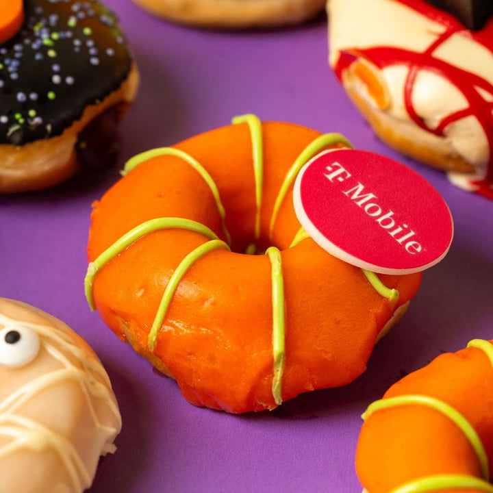 Halloween Office Box XL – 60 mini doughnuts with logo (VG)
