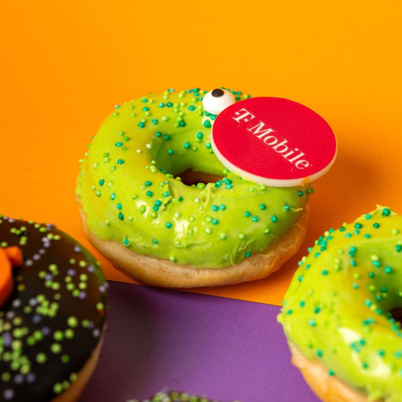 Halloween Office Box XL – 60 mini doughnuts with logo (VG)